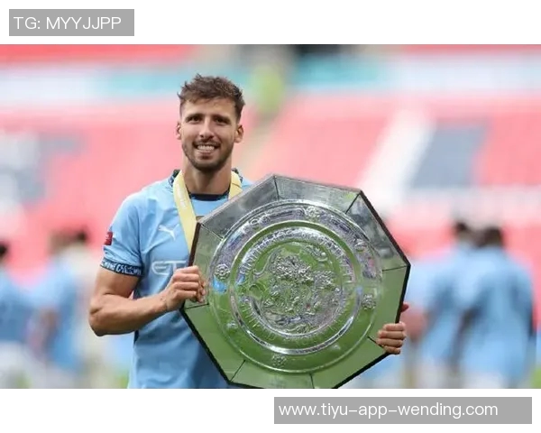 鲁本迪亚斯女友现场助威曼城感受客场氛围与众不同